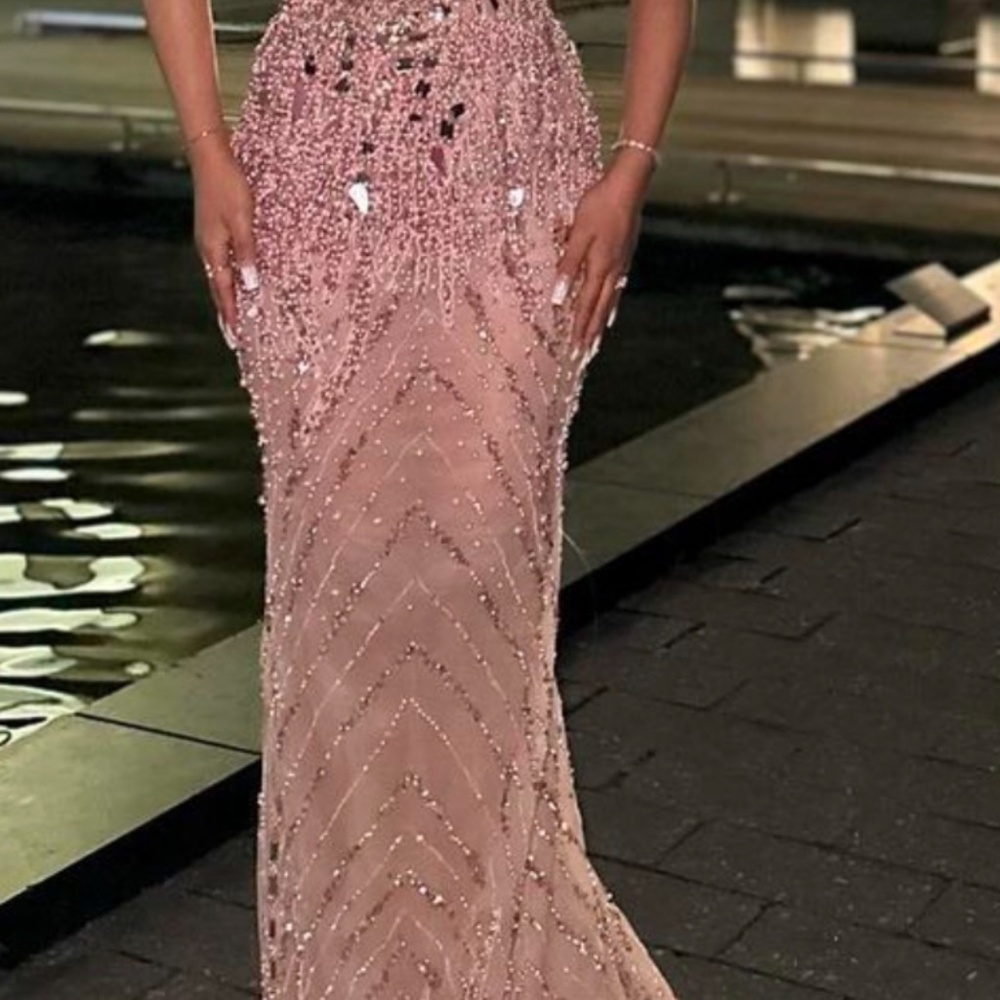 Dress - Picture 2 of 2